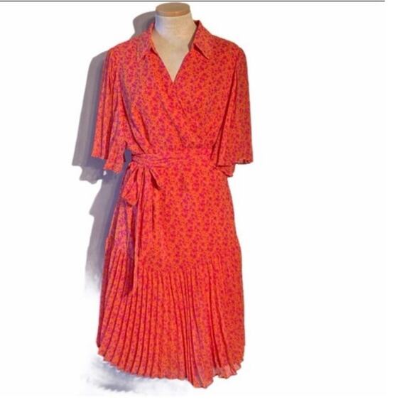 Alexis Floral Flutter Sleeve Pleated Wrap Dress sz small - Picture 2 of 9